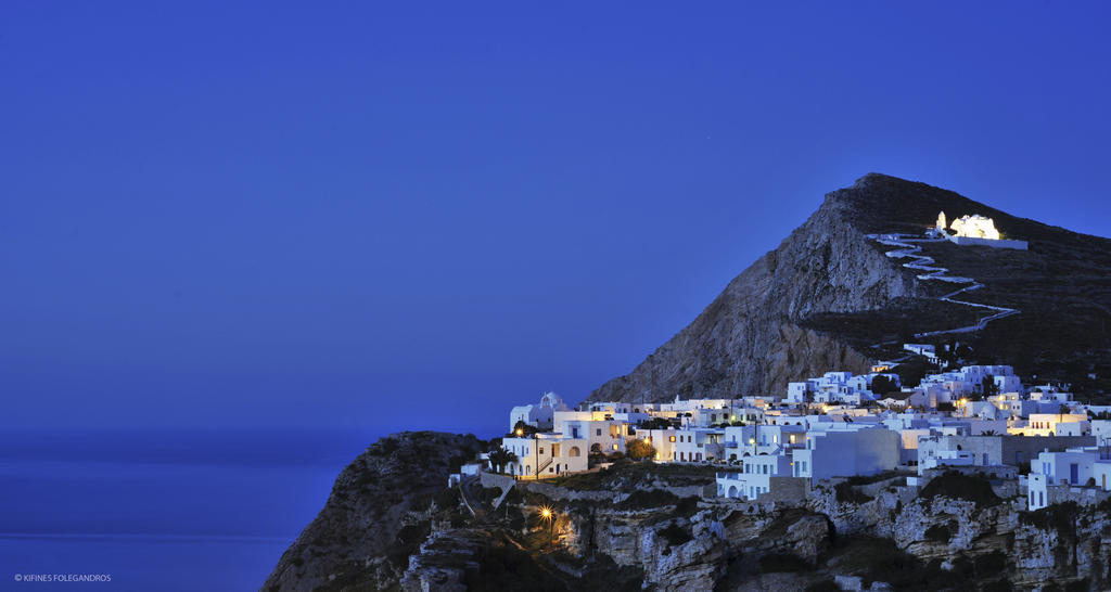 Kifines Suites Folégandros Rum bild