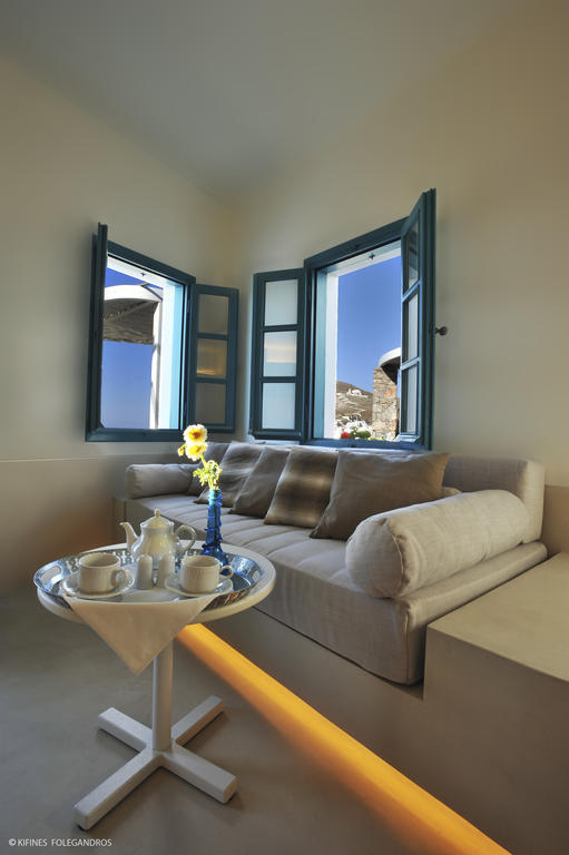 Kifines Suites Folégandros Rum bild